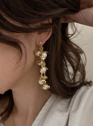 Metal Pearl Flower Tassel Earrings Fashionable Retro Long Earrings