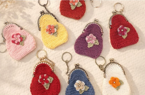 Chic Handcrafted Crochet Mini Bag with Bronze Clasp