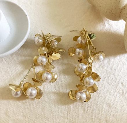 Metal Pearl Flower Tassel Earrings Fashionable Retro Long Earrings