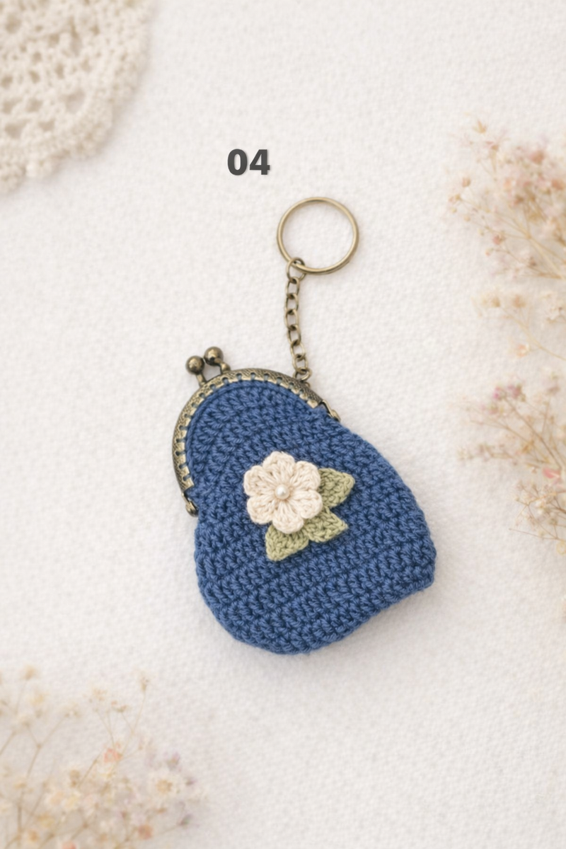 Chic Handcrafted Crochet Mini Bag with Bronze Clasp