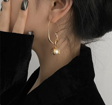 Metal Twisted Line Pearl Earrings