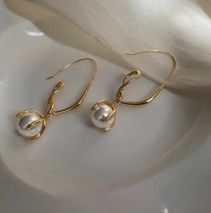 Metal Twisted Line Pearl Earrings