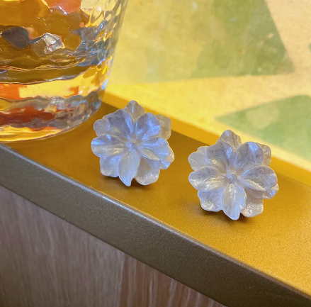 White Flower Donutse Earrings